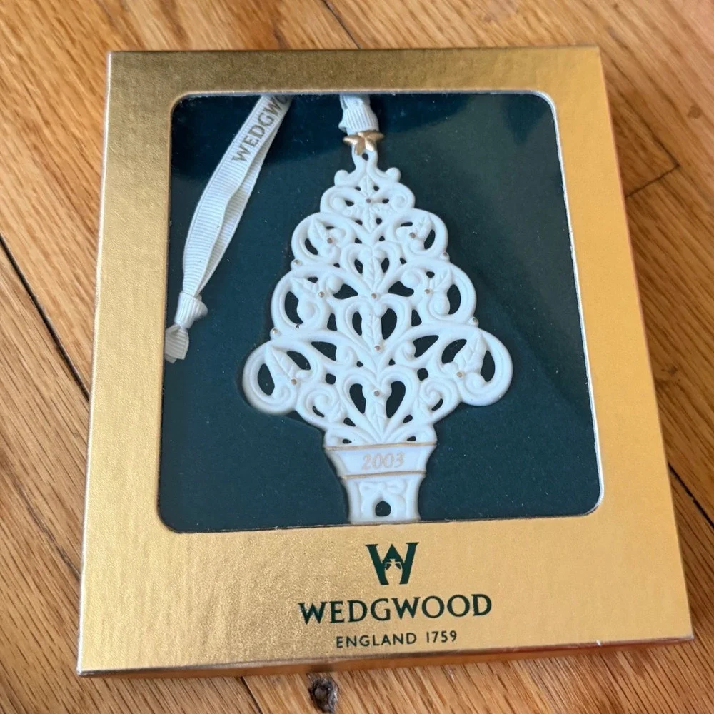Wedgwood 2003 Christmas Tree Ornament White Porcelain Gold Accents Boxed Holiday